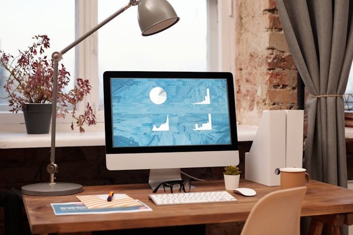 Dunia digital yang mencakup internet, media sosial, permainan online, serta berbagai aplikasi dan layanan daring, telah menjadi bagian tak terpisahkan dari kehidupan sehari-hari. 