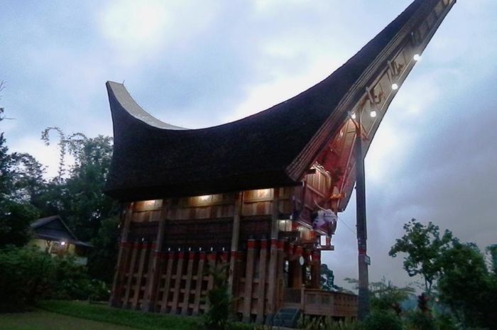 Rumah adat tongkonan berasal dari