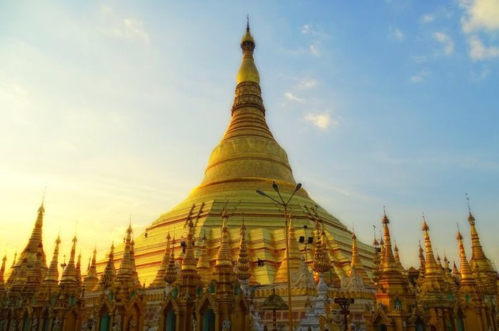 Pagoda Emas Shwedagon Yang Megah Dan Suci Bobo