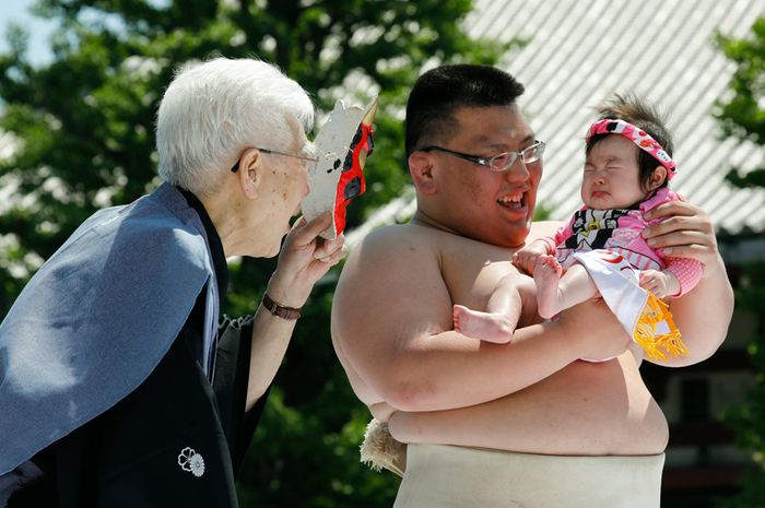 Festival Nakizumo, Lomba Bikin Bayi Menangis - Semua Halaman - Bobo