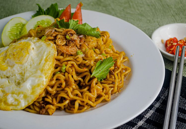Benarkah Makan Mi Instan Bisa Bikin Cepat Lapar? Ini Penjelasannya