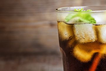 Apa yang Terjadi Pada Tubuh Kita saat Mengonsumsi Minuman Bersoda?