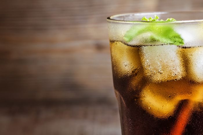 Kandungan gula pada minuman soda tidak baik untuk kesehatan tubuh.