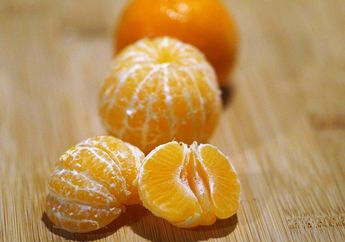 Sering Dibuang, Serat Putih Pada Buah Jeruk Rupanya Punya Banyak Nutrisi, lo!