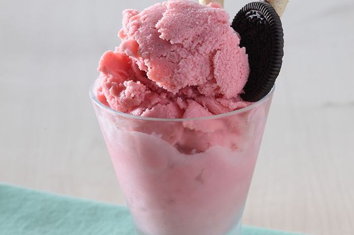Menu es krim untuk buka puasa: Es Krim Strawberry Yoghurt