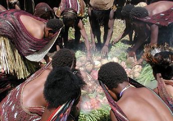 Jarang Menggoreng Makanan, Ini Cara Unik Memasak Khas Papua