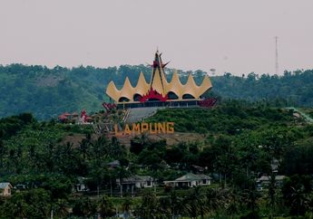 Menara Berwarna Emas Ini Menjadi Tanda Titik Nol Pulau Sumatra