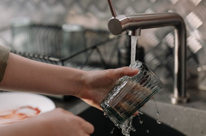 Cara Sederhana Penjernihan Air Yang Bisa Dilakukan Di Rumah, Percobaan Untuk Membuat Air Bersih - Semua Halaman - Bobo