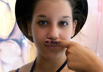 Ada Perempuan yang Berkumis Lebih Tebal dari Perempuan Lainnya, Mengapa Begitu?