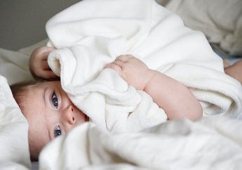 Tidak Bisa Tidur Kalau Tidak Ada Selimut? Ini Penjelasannya Mengapa Ada Orang yang Suka Tidur Pakai Selimut