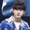 Bikin Bangga, B.I eks iKON Penuhi Janji Penggemar Berikan Sepatu untuk Anak-anak di Badan Amal Atas Nama Fans