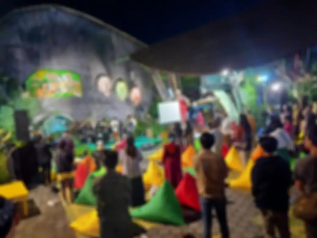 Suasana pembacaan doa untuk mendiang Affandi. 