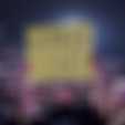 Bukan Cuma Bendera Slank, Poster Wenger Out Juga Muncul di Konser Coldplay di Thailand
