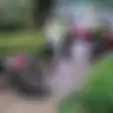 Ditilang Polisi Gegara Tak Pakai Helm dan Melawan Arus, Remaja Ini Malah Ngamuk dan 'Banting' Motor Hingga Rusak