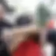 Polisi Tangkap Warga Garut Terkait Video Hoaks 'Emak-emak Geruduk Gudang KPU'