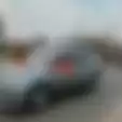 Video Aksi Nekat Pengemudi Honda Mobilio Terabas Palang Kereta, Terjebak di Antara Rel Kereta