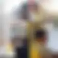 Tangkap Basah Pencuri Susu Bayi di Mini Market, Anggota Polisi Ini Justru Lepaskan Pelaku Setelah Datang ke Rumahnya, Ini Videonya!