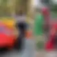 Kisah di Balik Viral Sosok Cantik Crazy Rich Surabaya yang Bagi Nasi Bungkus Pakai Mobil Ferrari Merah,  Jendela Dibuka untuk Taruh Kerupuk
