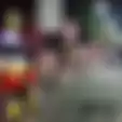 Viral Video Detik-detik Rombongan Sepeda Nekat Terobos Lampu Merah Hingga Akhirnya Ganggu Pengguna Jalan Lain, Netizen: Tolong Lah yang Tertib, Jangan Nerobos!