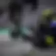 Detik-detik Wajah Gemetar Valentino Rossi Tertangkap Kamera Usai Nyaris Dihantam Motor Terbang di MotoGP Austria 2020