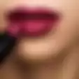 Lipstik Bold  Diprediksi Bakal Jadi Tren Makeup Tahun 2021, Begini Tips Agar Dandanan Kamu Tak Terlihat Menor