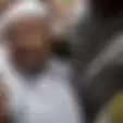 Sidang Perdana Kasus Petamburan Alami Kendala Koneksi, Rizieq Shihab Pun Protes Lebih Enak Berdebat di Gedung Pengadilan, Kuasa Hukumnya Pun Sampai Ikut Ngamuk: Akan Terjadi Kendala Terus, Sandiwara ini!