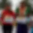 Gokil, Cewek Ini Juara Lomba Lari 50km Cuma Pake Sendal!