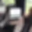 Foto Viral! Penumpang Wanita di Inggris Ini Bawa iMac di Kereta