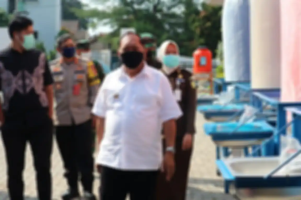 Peninjauan donasi toren untuk Portable Hand Washer oleh Walikota Cilegon, Edi Ariadi di kontor Badan Penaggulangan Bencana Daerah (BPBD) Kota Cilegon 