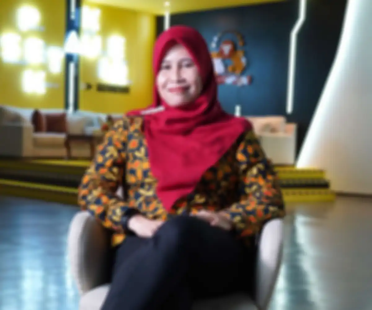 Jarmi (51) sudah tiga dekade lebih berkecimpung di dunia industri rokok kretek (SKM). Jalan-jalannya ke Surabaya pada 1990-an awal telah mengubah hidupnya (KONTAN/Hendra Suhara)