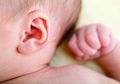 Moms Ini Yang Sebaiknya Dilakukan Saat Membersihkan Telinga Bayi