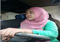 Haru! Moms Cantik ini Rela Jadi Supir Truk Demi Hidupi Dua Anaknya
