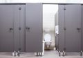 Jadi Lebih Mudah Dibersihkan, Simak 8 Alasan Lainnya Kenapa Toilet Umum Tak Menyentuh Lantai, Hanya Sampai Lutut!