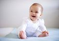 Kapan Bayi Mulai Bisa Duduk Sendiri dengan Tegak?