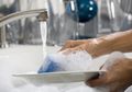 Hati-hati! Spons Cuci Piring Bisa Jadi Sarang Bakteri Lebih Kotor dari Dudukan Toilet