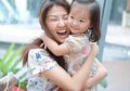 Tip Membuat Kaus Kaki Anak Anti Selip Ala Sarwendah, Moms Bisa Coba Di Rumah!