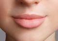 Lakukan Sulam, Bibir Perempuan Ini Bukannya Jadi Seksi Malah Korengan