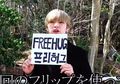 VIDEO: Demi Gagalkan Orang yang Hendak Bunuh Diri, YouTuber Ini Tawarkan Pelukan Gratis