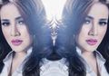 Olla Ramlan Tampil Playful dengan Outer Bernuansa Etnik, Kece Banget!