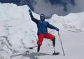 Hebat! Walau Kedua Kakinya Diamputasi, Pria 69 Tahun Ini Berhasil Mendaki Puncak Gunung Everest