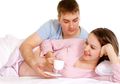 Ini Dia 5 Cara Dads Membantu Moms Tidur Lelap Saat Hamil!