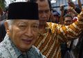 Senyum Tipis Tak Cerminkan Bekas Orang Kuat Hingga Badan Kurus Karena Terlalu Sering Puasa, Begini Penampakan Soeharto Setahun Usai Dirinya Lengser, Mahasiswa yang Datangi Kediamannya Dibuat Kaget Tak Percaya dengan Apa yang Dilihatnya
