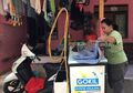 Jadi Tukang Gosok Keliling, Wanita Asal Bekasi Ini Raup Rp3 Juta per Bulan
