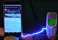 Bukti Tahan Bantingnya Nokia 3310, Disetrum 1 Juta Volt Tetep Nyala!
