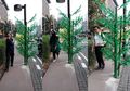 Pohon Plastik dan Jakarta yang Membuat Warganya Enggan Berjalan Kaki