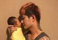 Deg-degan Mau Imunisasi, Lee Jeong Hoon Malah Dikritik Karena Baju Bayinya