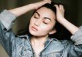 Ariel Tatum Pamer Foto Merokok, Padahal Wanita Perokok Lebih Cepat Meninggal Dibanding Pria