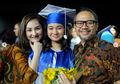 Penuh Haru, Ini Pesan Mona Ratuliu Untuk Putri Sulungnya Saat Wisuda