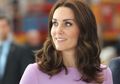 Bergaya Musim Panas Saat Menonton Pertandingan Polo Sang Suami, Kate Middleton Tampil Cantik!