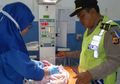Kisah Kuswari, Polisi Sigap Bantu Ibu Melahirkan Di Tengah Mudik Tol Purbaleunyi